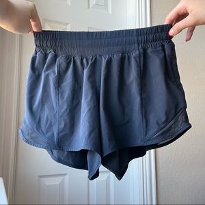 Lululemon Hotty Hot LR (low rise) Short 4" *Lined SIZE 4 TRUE NAVY